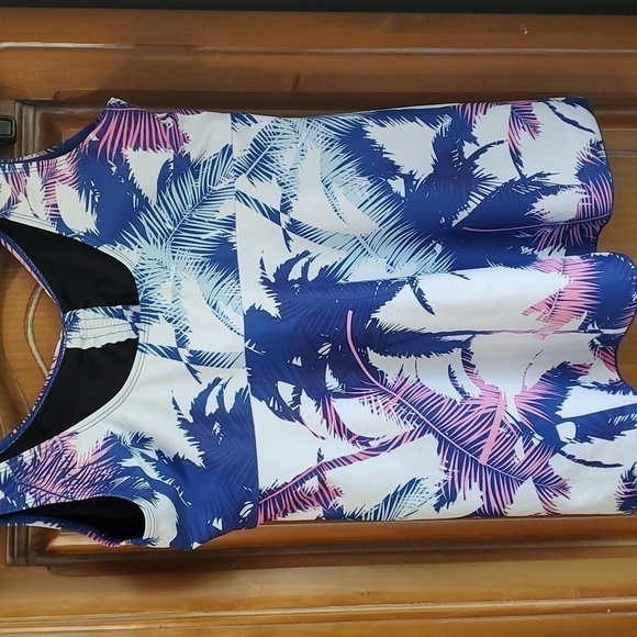 Cute bathing suit top. SIZE MEDIUM. Blue and pink palm tree design. CUTE - Picture 4 of 7
